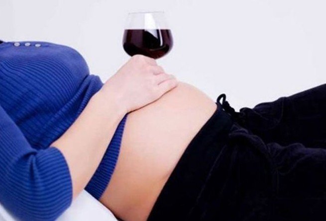 Αλκοόλ και εγκυμοσύνη: Μάθετε τι πραγματικά ισχύει